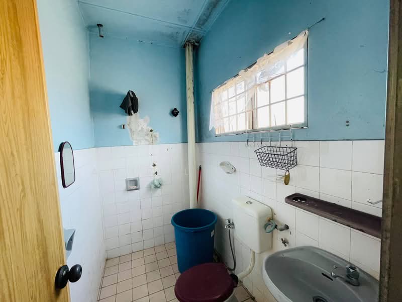 Rumah Teres 2-Tingkat untuk Dijual di Taman Rawang Perdana (Rawang) - Amirul Akmal - Bathroom - PropertyGuru.com.my
