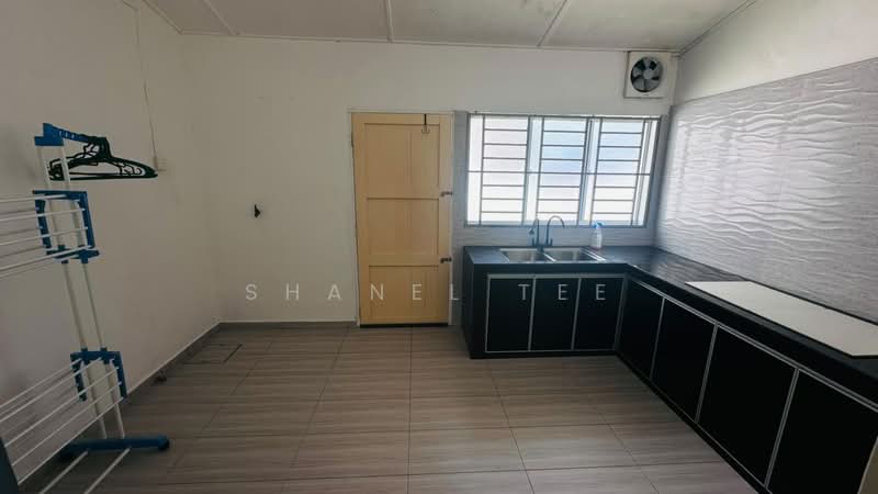 2-storey Terraced House for Rent in Taman Kluang Barat (Kluang) - Shanel Tee - Kitchen - PropertyGuru.com.my