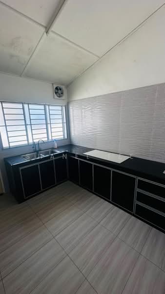 2-storey Terraced House for Rent in Taman Kluang Barat (Kluang) - Shanel Tee - Kitchen - PropertyGuru.com.my