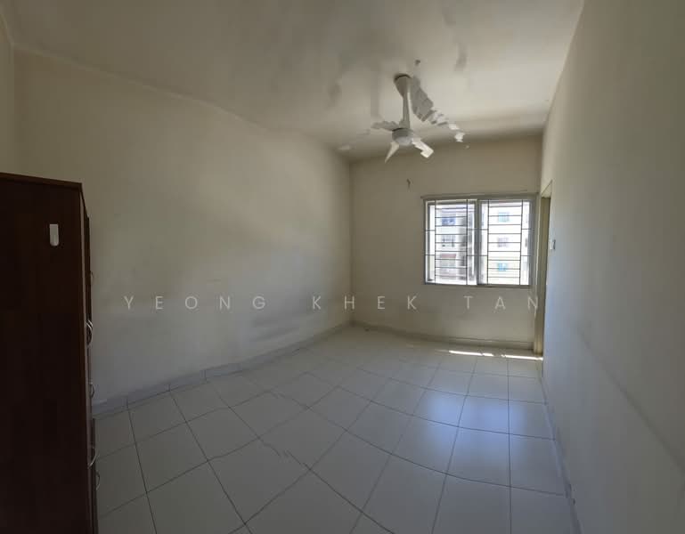 Apartment for Rent at Pangsapuri Akasia (Bandar Botanic) - Yeong Khek Tan - Bedroom - PropertyGuru.com.my