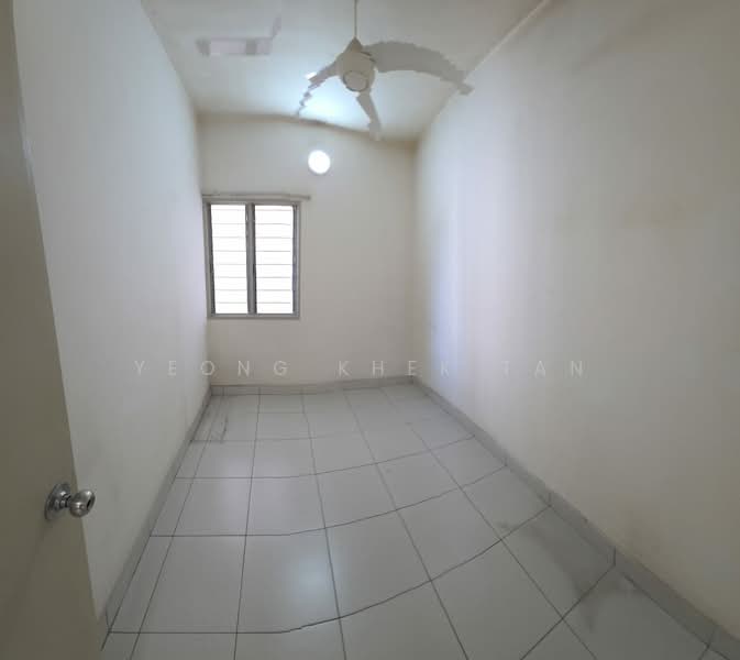 Apartment for Rent at Pangsapuri Akasia (Bandar Botanic) - Yeong Khek Tan - Bedroom - PropertyGuru.com.my