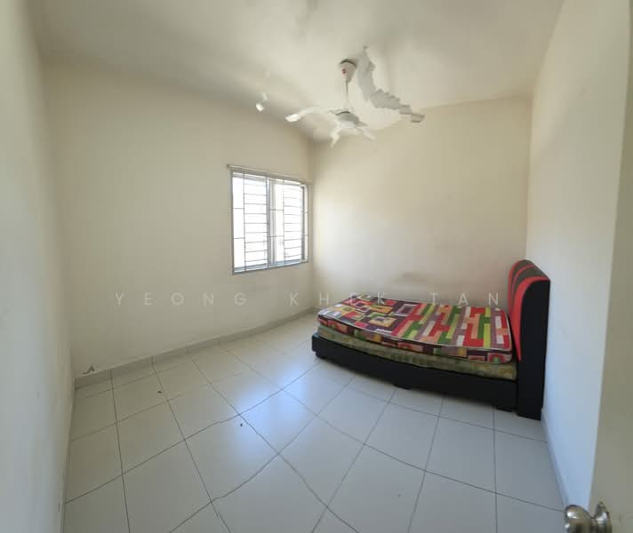 Apartment for Rent at Pangsapuri Akasia (Bandar Botanic) - Yeong Khek Tan - Bedroom - PropertyGuru.com.my