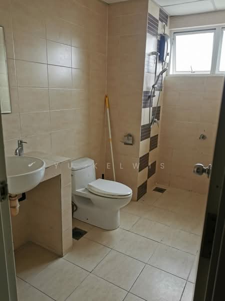 Kondominium untuk Disewa di Cova Suites - Yu Kelwis - Bathroom - PropertyGuru.com.my