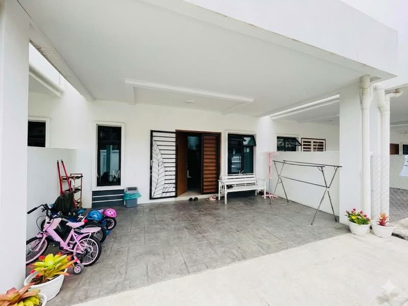 Rumah Teres 2 Tingkat untuk Dijual di Taman Langat Murni (Tanjong Duabelas) - Amirul Akmal - Exterior - PropertyGuru.com.my