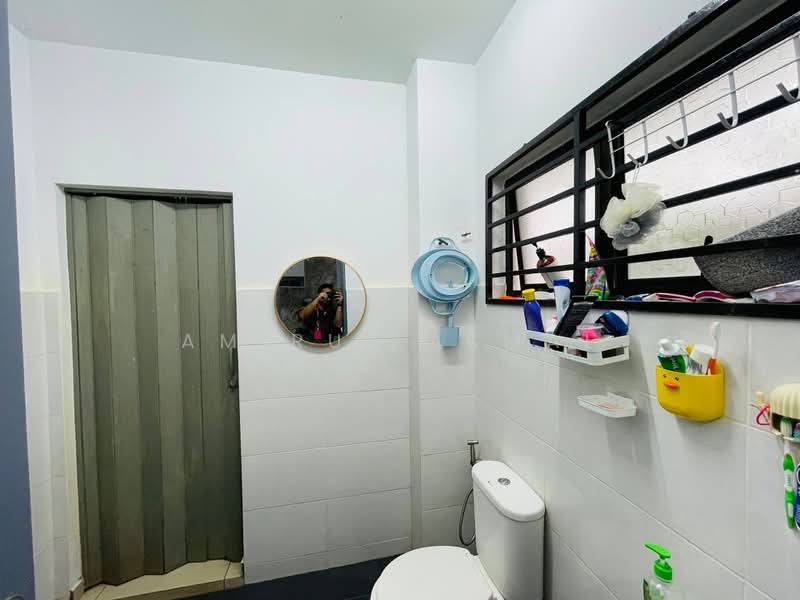 Rumah Teres 2 Tingkat untuk Dijual di Taman Langat Murni (Tanjong Duabelas) - Amirul Akmal - Bathroom - PropertyGuru.com.my