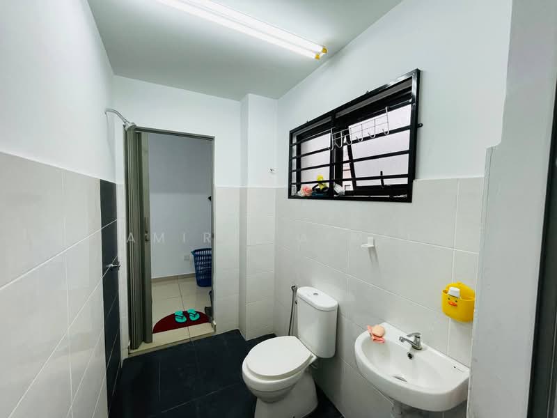 Rumah Teres 2 Tingkat untuk Dijual di Taman Langat Murni (Tanjong Duabelas) - Amirul Akmal - Bathroom - PropertyGuru.com.my