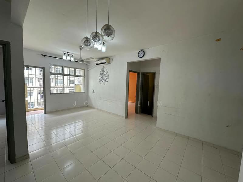 Apartment for Sale at Villa Krystal @ Bandar Selesa Jaya - Jovel Lim - Living Room - PropertyGuru.com.my