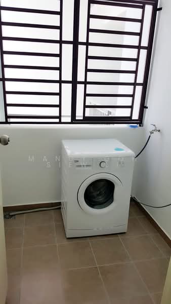 Servis Apartment untuk Dijual di D'Summit Residences - Mandy Goh Siew Li - Balcony - PropertyGuru.com.my