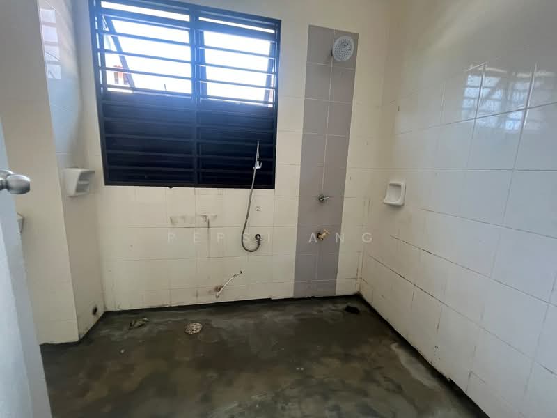 2-storey Terraced House for Rent in Pandamaran (Klang) - Pepsi Ang - Bathroom - PropertyGuru.com.my