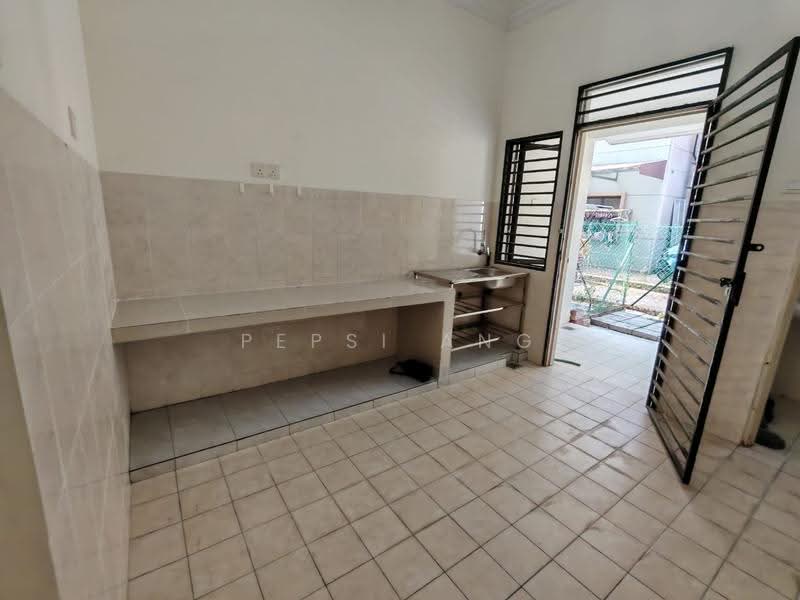 2-storey Terraced House for Rent in Pandamaran (Klang) - Pepsi Ang - Kitchen - PropertyGuru.com.my