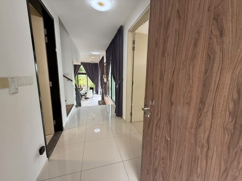 Rumah Berkembar untuk Dijual di Iskandar Puteri (Nusajaya) (Johor) - Yiky Lim - Entrance - PropertyGuru.com.my