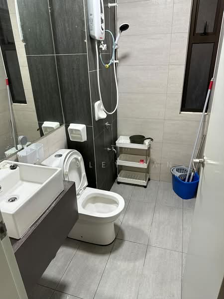Kondominium untuk Dijual di Admiral Residences - Wesley Tan - Bathroom - PropertyGuru.com.my