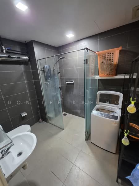 Kondominium untuk Dijual di Mutiara Ville - Don Lee Kah Hou - Bathroom - PropertyGuru.com.my