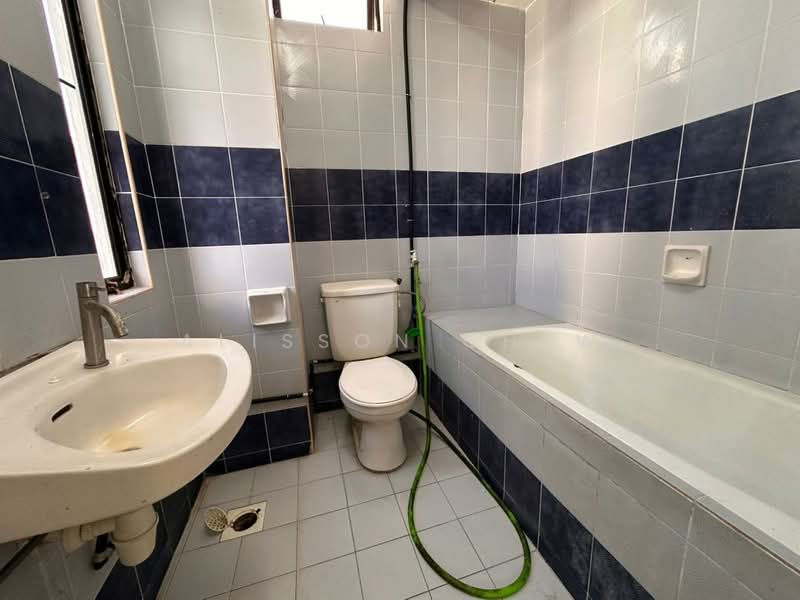 Pangsapuri untuk Dijual di Desa Universiti - Alisson Chew - Bathroom - PropertyGuru.com.my