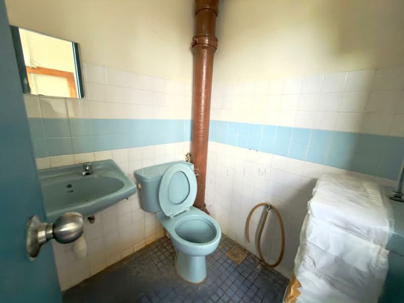 Shop / Office untuk Disewa di Pulau Tikus (Penang) - Elvis Lim - Bathroom - PropertyGuru.com.my