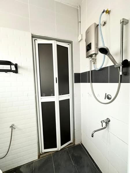 Rumah Teres 2-Tingkat untuk Dijual di Taman Desa Permai (Kapar) - Farah Dina - Bathroom - PropertyGuru.com.my