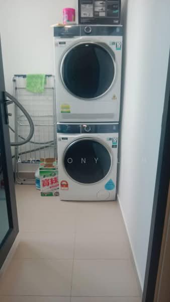 Condominium for Rent at Queens Residences Q2 @ Queens Waterfront - Anthony Loh - Laundry Yard - PropertyGuru.com.my