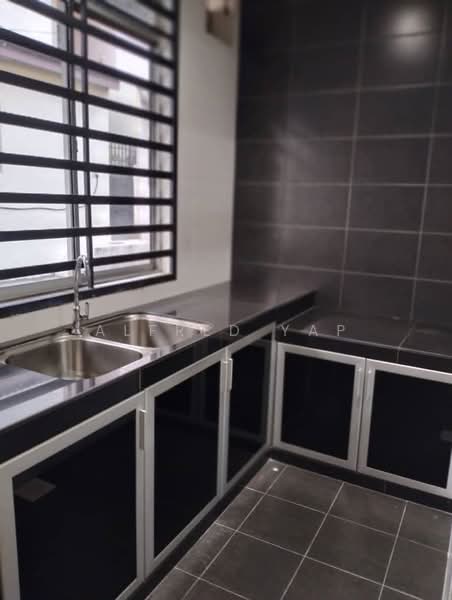 Rumah Teres 2 Tingkat untuk Disewa di Taman Desa Tebrau (Tebrau) - Alfred Yap - Kitchen - PropertyGuru.com.my