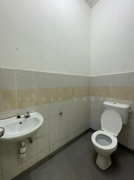 1-storey Terraced House for Sale in Taman Pulai Jaya (Kulai) - Esther Chang - Bathroom - PropertyGuru.com.my