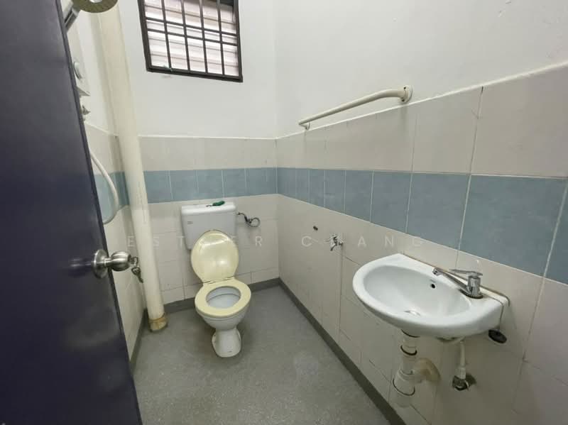1-storey Terraced House for Sale in Taman Pulai Jaya (Kulai) - Esther Chang - Bathroom - PropertyGuru.com.my
