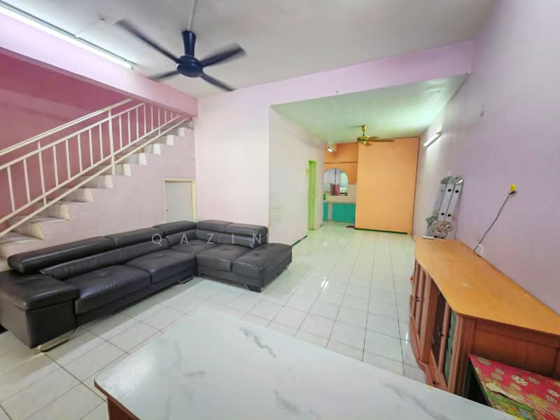 2-storey Terraced House for Sale in Taman Tasek (Ipoh) - Qazin Khoo - Living Room - PropertyGuru.com.my