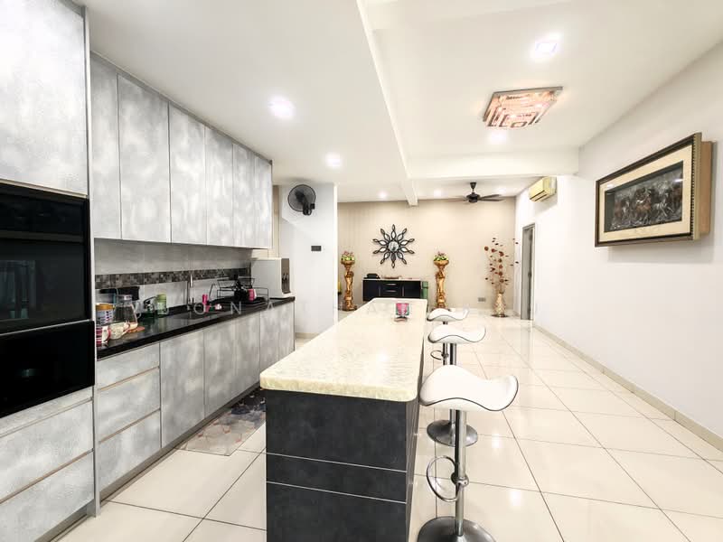 Kondominium untuk Dijual di Sri Putramas III / Royal Regent - Jonathan Raj - Kitchen - PropertyGuru.com.my