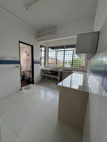 Apartment for Rent at Pangsapuri Seri Mawar - Jamalatin Mesen - Kitchen - PropertyGuru.com.my