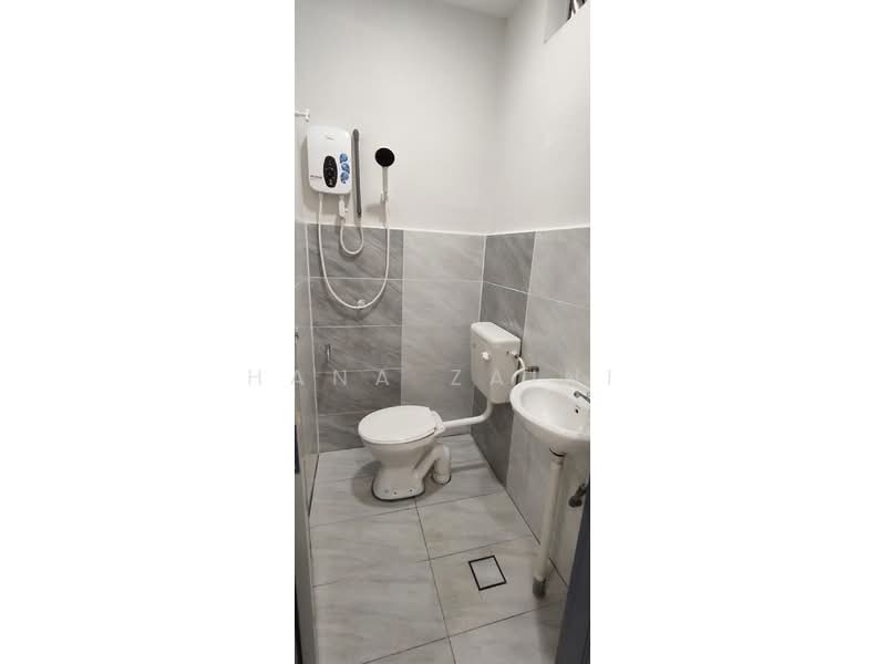 Rumah Teres untuk Dijual di Taman Intan Perdana (Si Rusa) - Hana Zaini - Bathroom - PropertyGuru.com.my