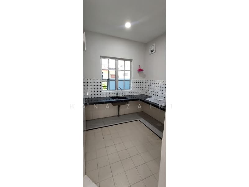 Rumah Teres untuk Dijual di Taman Intan Perdana (Si Rusa) - Hana Zaini - Kitchen - PropertyGuru.com.my
