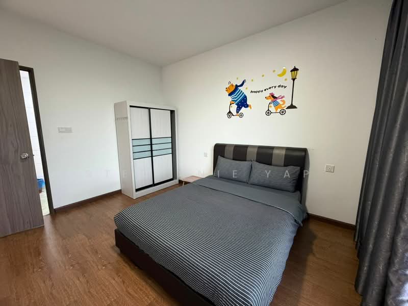 Kediaman Servis untuk Dijual di Country Garden Central Park - Stephanie Yap - Bedroom - PropertyGuru.com.my