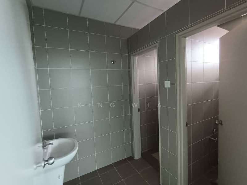Shop / Office for Rent in Taman Melawati (Ulu Kelang) - King Wha - Bathroom - PropertyGuru.com.my