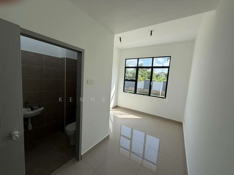Terraced House for Sale in Taman Ponderosa (Johor Bahru) - Kenneth Tan - Bathroom - PropertyGuru.com.my