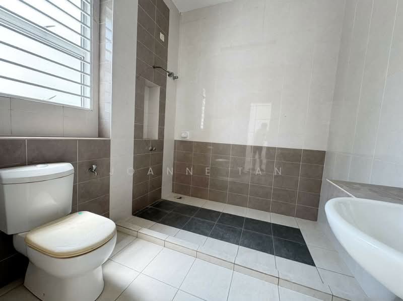 Rumah Teres 2-Tingkat untuk Dijual di Setia Indah (Setia Alam) - Joanne Tan - Bathroom - PropertyGuru.com.my