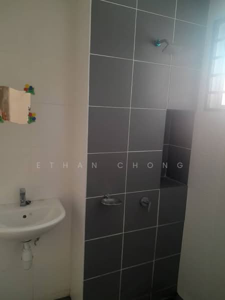 2-storey Terraced House for Rent in Kota Bayuemas (Klang) - Ethan Chong - Bathroom - PropertyGuru.com.my