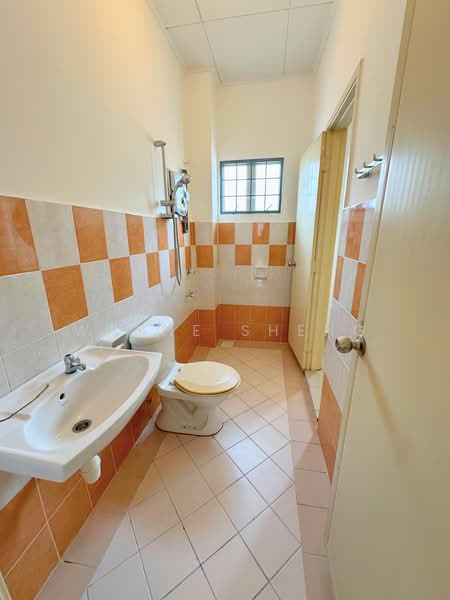 Rumah Teres 2-Tingkat untuk Dijual di Prima Saujana (Kajang) - WAYNE SHENG - Bathroom - PropertyGuru.com.my