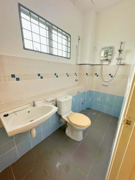 Rumah Teres 2-Tingkat untuk Dijual di Prima Saujana (Kajang) - WAYNE SHENG - Bathroom - PropertyGuru.com.my