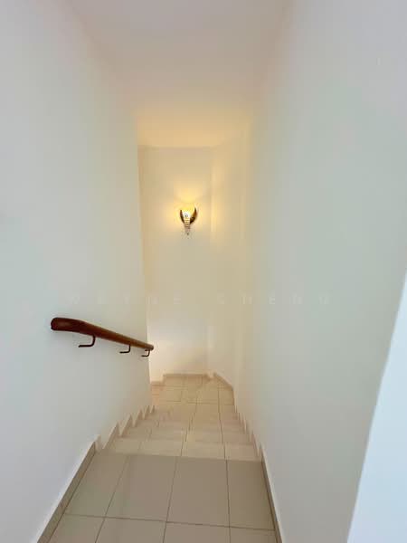 Rumah Teres 2-Tingkat untuk Dijual di Prima Saujana (Kajang) - WAYNE SHENG - Staircase - PropertyGuru.com.my