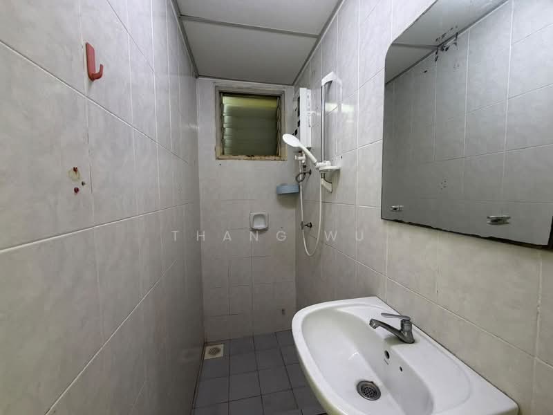 Apartment for Sale at Taman Kheng Tian - Thang Wu - Bathroom - PropertyGuru.com.my