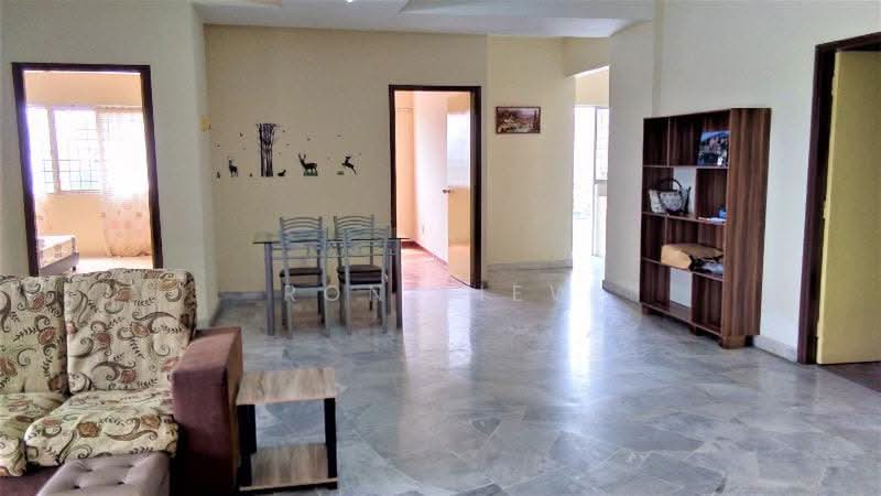 Kondominium untuk Dijual di Pelangi Indah Condominium - Ron Liew - Living Room - PropertyGuru.com.my
