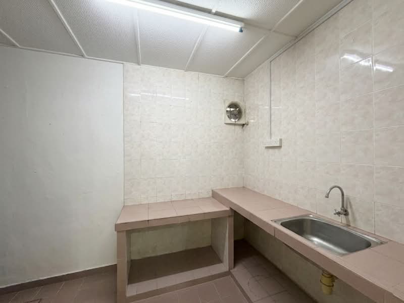 2-storey Terraced House for Sale in Taman Desa Cemerlang (Ulu Tiram) - Lywen Thye - Kitchen - PropertyGuru.com.my