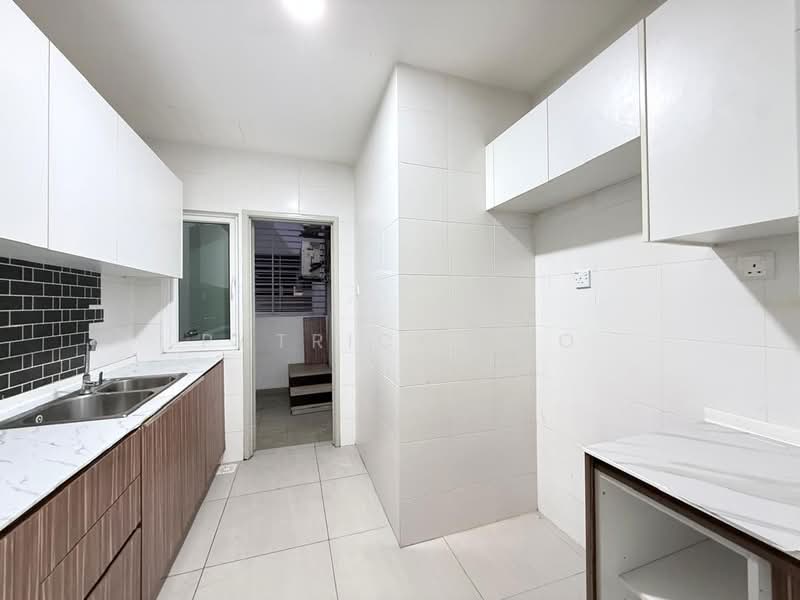 Servis Apartment untuk Dijual di Seasons Amara Larkin - Patrick Foo - Kitchen - PropertyGuru.com.my