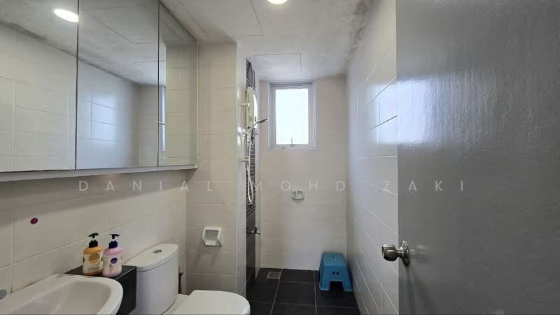 Apartment for Rent at Putra 1 - Danial Mohd Zaki - Bathroom - PropertyGuru.com.my