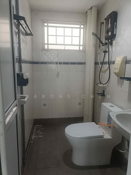Apartment for Rent at Kenanga Apartments - Sharons Chen - Bathroom - PropertyGuru.com.my