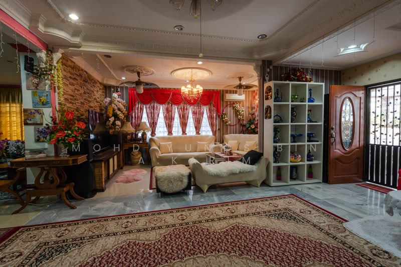 Bungalow House for Sale in Taman Rasah Kemayan (Rasah) - Mohd Yunos Bin A.Karim - Living Room - PropertyGuru.com.my