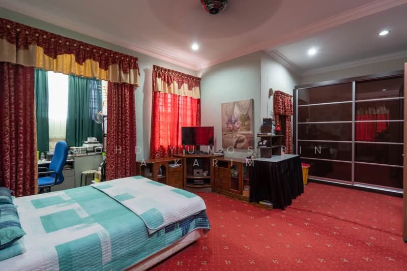 Bungalow House for Sale in Taman Rasah Kemayan (Rasah) - Mohd Yunos Bin A.Karim - Bedroom - PropertyGuru.com.my