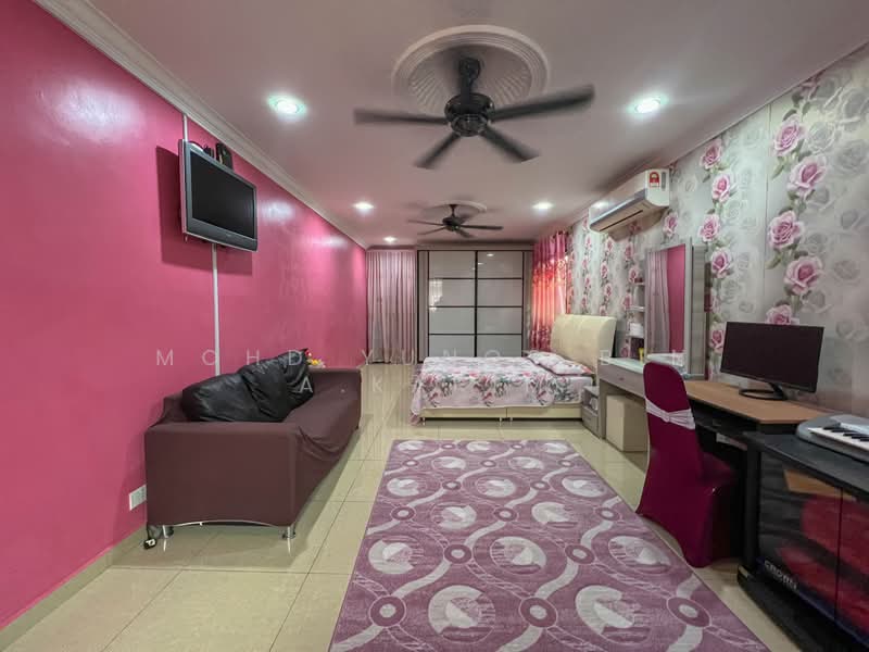 Bungalow House for Sale in Taman Rasah Kemayan (Rasah) - Mohd Yunos Bin A.Karim - Bedroom - PropertyGuru.com.my