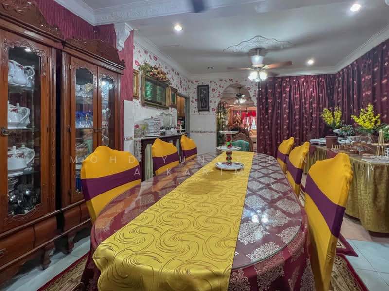 Bungalow House for Sale in Taman Rasah Kemayan (Rasah) - Mohd Yunos Bin A.Karim - Dining Room - PropertyGuru.com.my