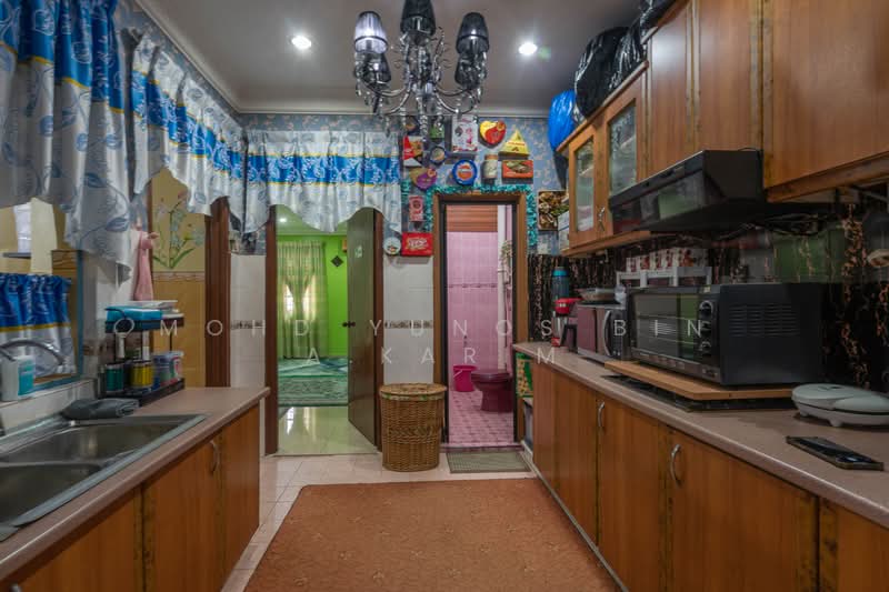 Bungalow House for Sale in Taman Rasah Kemayan (Rasah) - Mohd Yunos Bin A.Karim - Kitchen - PropertyGuru.com.my