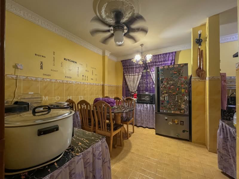 Bungalow House for Sale in Taman Rasah Kemayan (Rasah) - Mohd Yunos Bin A.Karim - Kitchen - PropertyGuru.com.my