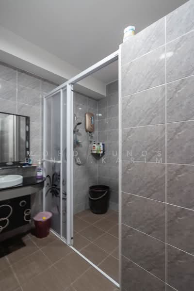 Bungalow House for Sale in Taman Rasah Kemayan (Rasah) - Mohd Yunos Bin A.Karim - Bathroom - PropertyGuru.com.my